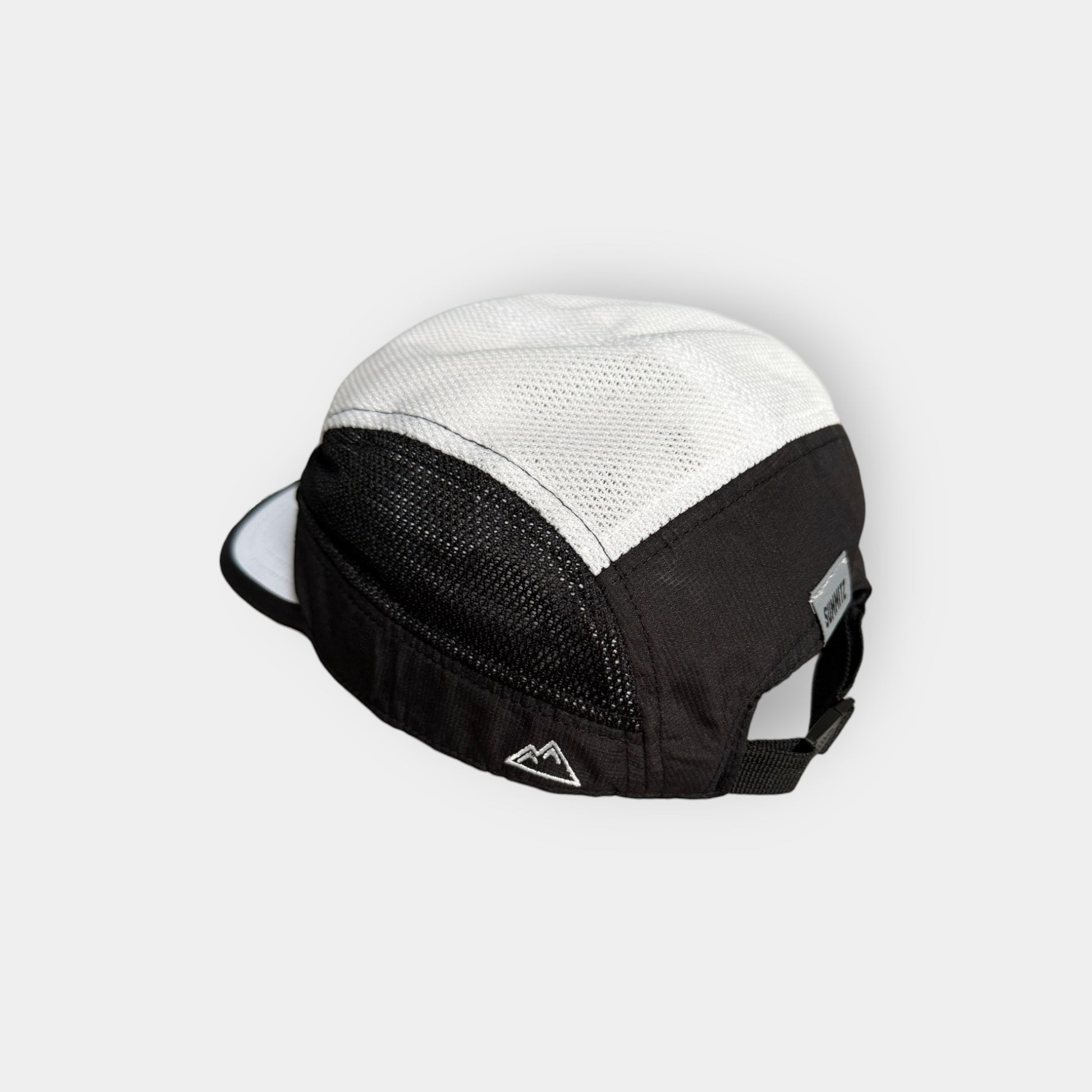 Aeris Running Cap - Black & White